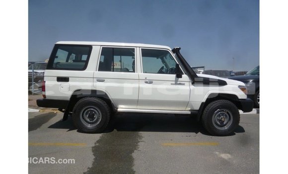 Acheter Import Voiture Toyota Land Cruiser Blanc à Import - Dubai, État d'Abia Acheter Import Voiture Toyota Land Cruiser Blanc à Import - Dubai, État d'Abia
