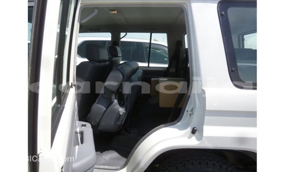 Acheter Import Voiture Toyota Land Cruiser Blanc à Import - Dubai, État d'Abia Acheter Import Voiture Toyota Land Cruiser Blanc à Import - Dubai, État d'Abia