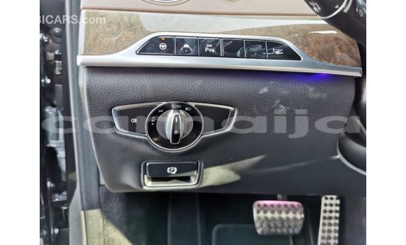 Acheter Import Utilitaire Mercedes‒Benz 1117 Noir à Import - Dubai, État d'Abia Acheter Import Utilitaire Mercedes‒Benz 1117 Noir à Import - Dubai, État d'Abia