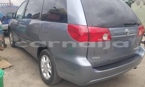 Acheter Occasion Voiture Toyota Sienna Bleu à Aba, État d'Abia Acheter Occasion Voiture Toyota Sienna Bleu à Aba, État d'Abia
