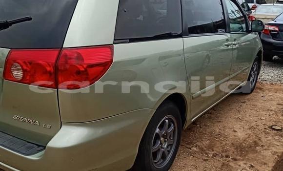 Acheter Occasion Voiture Toyota Sienna Vert à Aba, État d'Abia Acheter Occasion Voiture Toyota Sienna Vert à Aba, État d'Abia