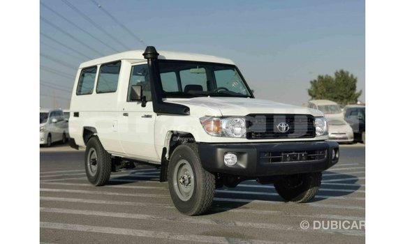 Acheter Import Voiture Toyota Land Cruiser Blanc à Import - Dubai, État d'Abia Acheter Import Voiture Toyota Land Cruiser Blanc à Import - Dubai, État d'Abia