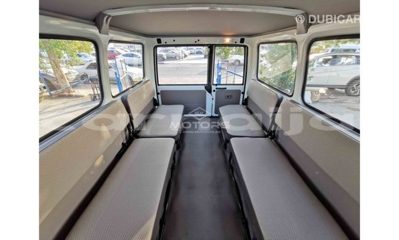 Acheter Import Voiture Toyota Land Cruiser Blanc à Import - Dubai, État d'Abia Acheter Import Voiture Toyota Land Cruiser Blanc à Import - Dubai, État d'Abia