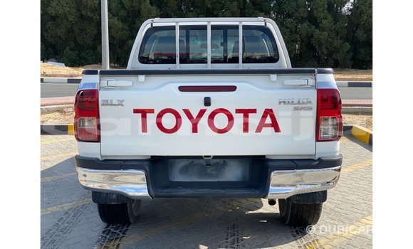Acheter Import Voiture Toyota Hilux Blanc à Import - Dubai, État d'Abia Acheter Import Voiture Toyota Hilux Blanc à Import - Dubai, État d'Abia