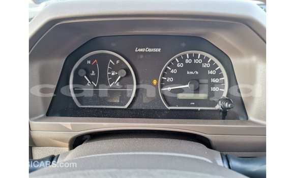 Buy Import Toyota Land Cruiser White Car in Import - Dubai in Abia State Buy Import Toyota Land Cruiser White Car in Import - Dubai in Abia State