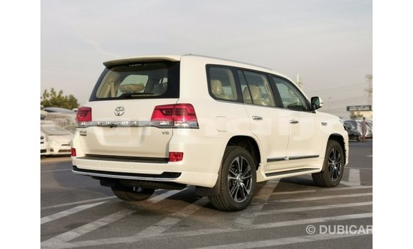 Acheter Import Voiture Toyota Land Cruiser Blanc à Import - Dubai, État d'Abia Acheter Import Voiture Toyota Land Cruiser Blanc à Import - Dubai, État d'Abia