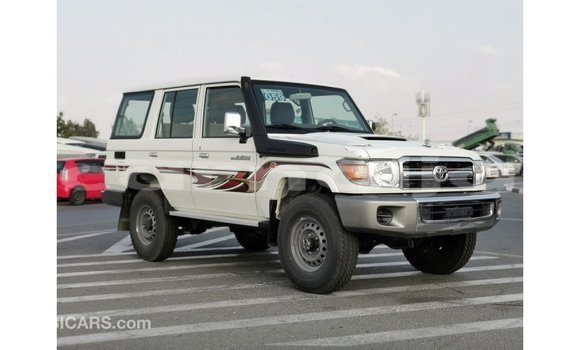 Acheter Import Voiture Toyota Land Cruiser Blanc à Import - Dubai, État d'Abia Acheter Import Voiture Toyota Land Cruiser Blanc à Import - Dubai, État d'Abia