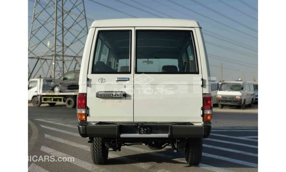 Buy Import Toyota Land Cruiser White Car in Import - Dubai in Abia State Buy Import Toyota Land Cruiser White Car in Import - Dubai in Abia State