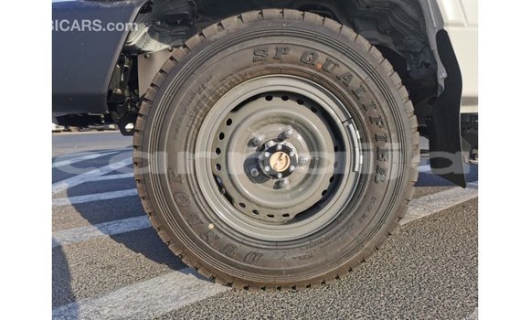 Buy Import Toyota Land Cruiser White Car in Import - Dubai in Abia State Buy Import Toyota Land Cruiser White Car in Import - Dubai in Abia State