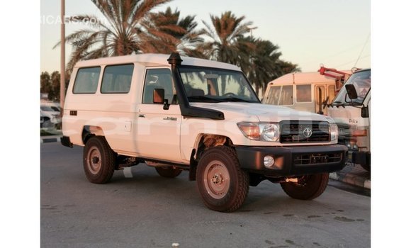 Buy Import Toyota Land Cruiser White Car in Import - Dubai in Abia State Buy Import Toyota Land Cruiser White Car in Import - Dubai in Abia State