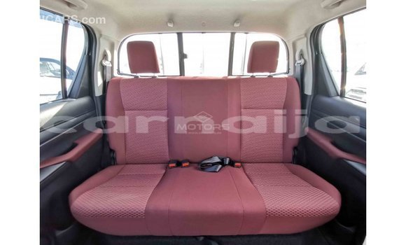 Acheter Import Voiture Toyota Hilux Blanc à Import - Dubai, État d'Abia Acheter Import Voiture Toyota Hilux Blanc à Import - Dubai, État d'Abia