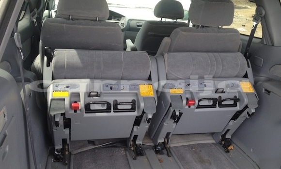 Acheter Occasion Voiture Toyota Sienna Bleu à Afaha Ikot Ebak, État d'Akwa Ibom Acheter Occasion Voiture Toyota Sienna Bleu à Afaha Ikot Ebak, État d'Akwa Ibom