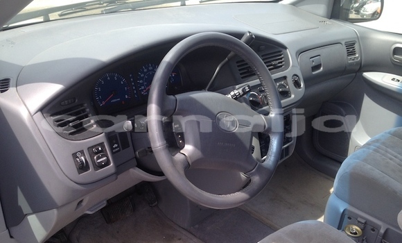 Acheter Occasion Voiture Toyota Sienna Bleu à Afaha Ikot Ebak, État d'Akwa Ibom Acheter Occasion Voiture Toyota Sienna Bleu à Afaha Ikot Ebak, État d'Akwa Ibom