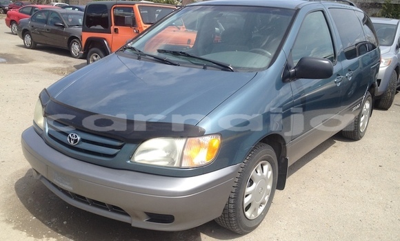 Acheter Occasion Voiture Toyota Sienna Bleu à Afaha Ikot Ebak, État d'Akwa Ibom Acheter Occasion Voiture Toyota Sienna Bleu à Afaha Ikot Ebak, État d'Akwa Ibom
