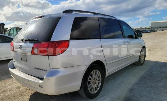 Buy New Toyota Sienna White Car in Badagry in Lagos State Buy New Toyota Sienna White Car in Badagry in Lagos State