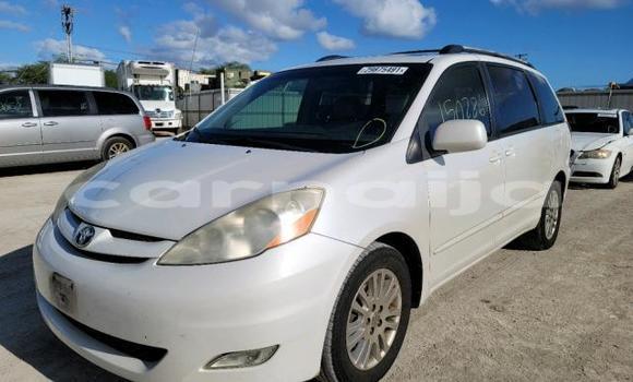 Buy New Toyota Sienna White Car in Badagry in Lagos State Buy New Toyota Sienna White Car in Badagry in Lagos State