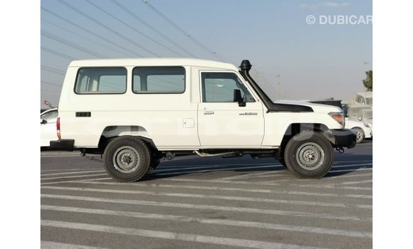 Buy Import Toyota Land Cruiser White Car in Import - Dubai in Abia State Buy Import Toyota Land Cruiser White Car in Import - Dubai in Abia State
