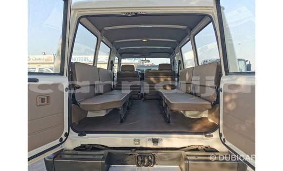 Buy Import Toyota Land Cruiser White Car in Import - Dubai in Abia State Buy Import Toyota Land Cruiser White Car in Import - Dubai in Abia State