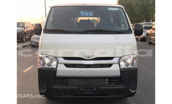 Buy Import Toyota DA White Truck in Import - Dubai in Abia State Buy Import Toyota DA White Truck in Import - Dubai in Abia State