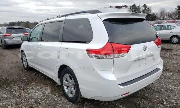 Acheter Neuf Voiture Toyota Sienna Blanc à Calabar, État de Cross River Acheter Neuf Voiture Toyota Sienna Blanc à Calabar, État de Cross River