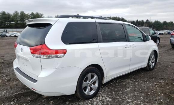Buy New Toyota Sienna White Car in Enugu in Enugu State