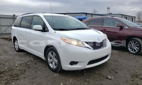 Acheter Neuf Voiture Toyota Sienna Blanc à Abagana, État d'Anambra Acheter Neuf Voiture Toyota Sienna Blanc à Abagana, État d'Anambra