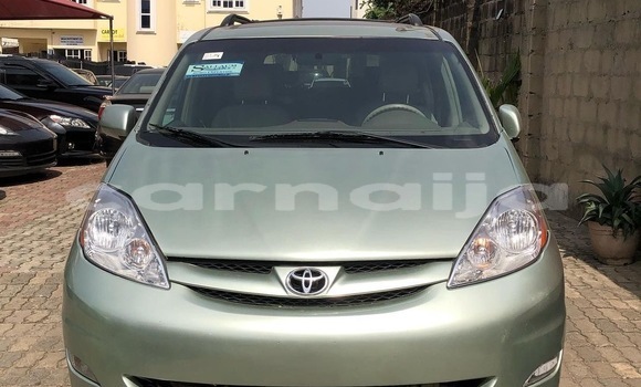 Buy Used Toyota Sienna Green Car in Onitsha in Anambra State Buy Used Toyota Sienna Green Car in Onitsha in Anambra State