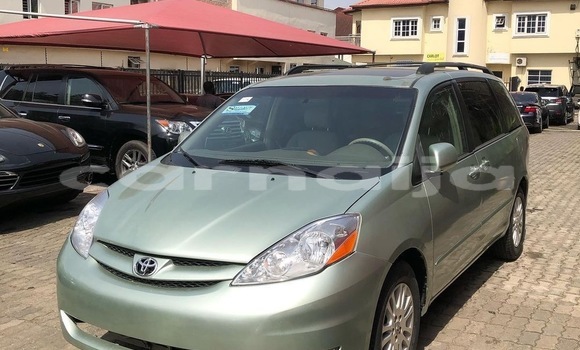 Acheter Occasion Voiture Toyota Sienna Vert à Onitsha, État d'Anambra Acheter Occasion Voiture Toyota Sienna Vert à Onitsha, État d'Anambra