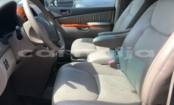 Acheter Occasion Voiture Toyota Sienna Vert à Onitsha, État d'Anambra Acheter Occasion Voiture Toyota Sienna Vert à Onitsha, État d'Anambra