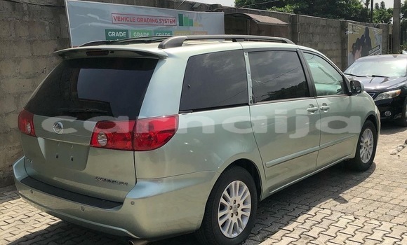 Acheter Occasion Voiture Toyota Sienna Vert à Onitsha, État d'Anambra Acheter Occasion Voiture Toyota Sienna Vert à Onitsha, État d'Anambra
