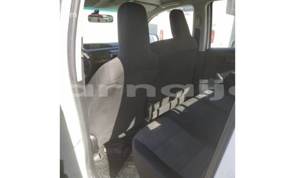 Acheter Import Voiture Toyota Hilux Blanc à Import - Dubai, État d'Abia Acheter Import Voiture Toyota Hilux Blanc à Import - Dubai, État d'Abia