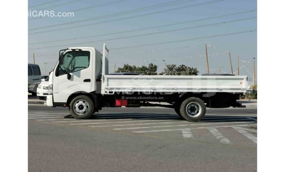 Buy Import Hino 300 Series White Truck in Import - Dubai in Abia State Buy Import Hino 300 Series White Truck in Import - Dubai in Abia State