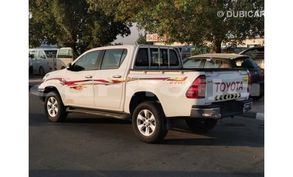 Acheter Import Voiture Toyota Hilux Blanc à Import - Dubai, État d'Abia Acheter Import Voiture Toyota Hilux Blanc à Import - Dubai, État d'Abia