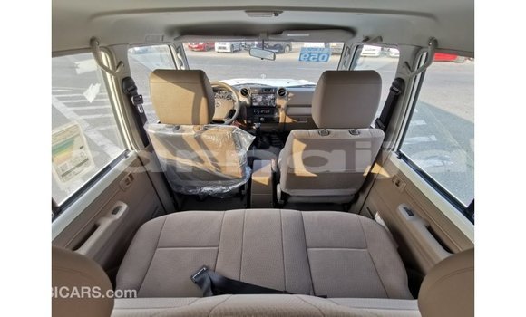 Buy Import Toyota Land Cruiser White Car in Import - Dubai in Abia State Buy Import Toyota Land Cruiser White Car in Import - Dubai in Abia State