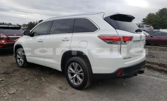 Buy New Toyota Highlander White Car in Abuja in Lagos State Buy New Toyota Highlander White Car in Abuja in Lagos State