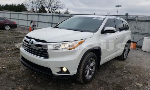 Buy New Toyota Highlander White Car in Abuja in Lagos State Buy New Toyota Highlander White Car in Abuja in Lagos State
