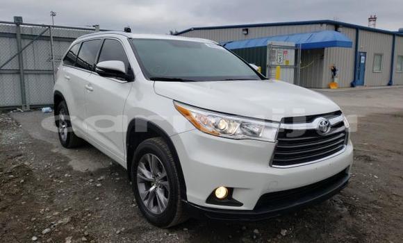 Buy New Toyota Highlander White Car in Abuja in Lagos State Buy New Toyota Highlander White Car in Abuja in Lagos State