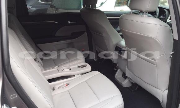 Acheter Occasion Voiture Toyota Highlander Beige à Lagos, État de Lagos Acheter Occasion Voiture Toyota Highlander Beige à Lagos, État de Lagos