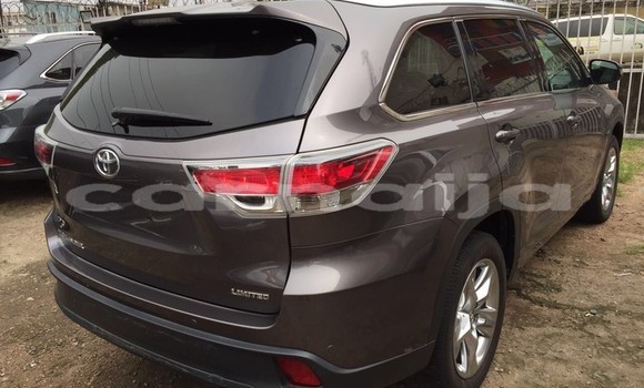 Acheter Occasion Voiture Toyota Highlander Beige à Lagos, État de Lagos Acheter Occasion Voiture Toyota Highlander Beige à Lagos, État de Lagos