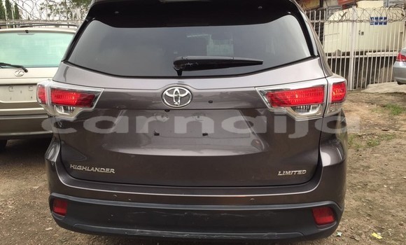 Acheter Occasion Voiture Toyota Highlander Beige à Lagos, État de Lagos Acheter Occasion Voiture Toyota Highlander Beige à Lagos, État de Lagos