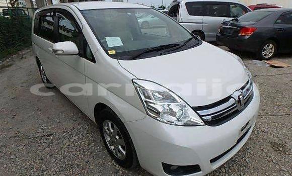 Buy New Toyota ISis White Car in Badagry in Lagos State Buy New Toyota ISis White Car in Badagry in Lagos State