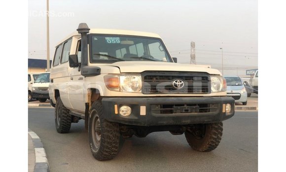 Buy Import Toyota Land Cruiser White Car in Import - Dubai in Abia State Buy Import Toyota Land Cruiser White Car in Import - Dubai in Abia State
