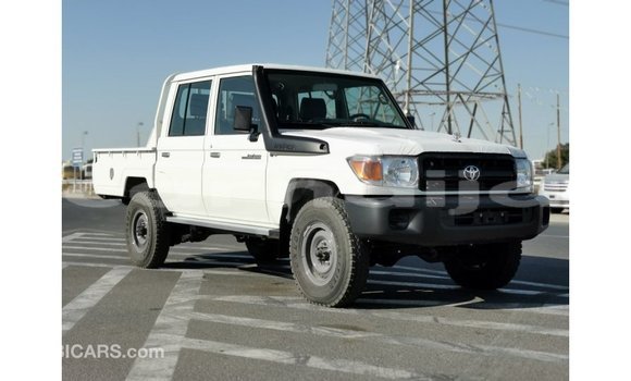 Buy Import Toyota Land Cruiser White Car in Import - Dubai in Abia State Buy Import Toyota Land Cruiser White Car in Import - Dubai in Abia State