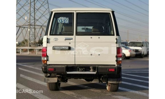 Acheter Import Voiture Toyota Land Cruiser Blanc à Import - Dubai, État d'Abia Acheter Import Voiture Toyota Land Cruiser Blanc à Import - Dubai, État d'Abia