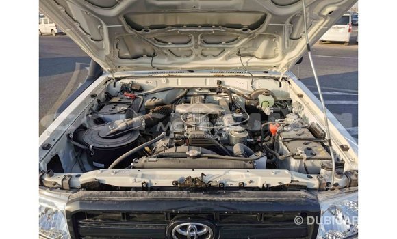 Acheter Import Voiture Toyota Land Cruiser Blanc à Import - Dubai, État d'Abia Acheter Import Voiture Toyota Land Cruiser Blanc à Import - Dubai, État d'Abia