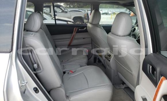 Buy New Toyota Highlander Silver Car in Badagry in Lagos State Buy New Toyota Highlander Silver Car in Badagry in Lagos State