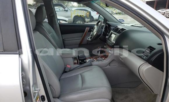 Buy New Toyota Highlander Silver Car in Badagry in Lagos State Buy New Toyota Highlander Silver Car in Badagry in Lagos State