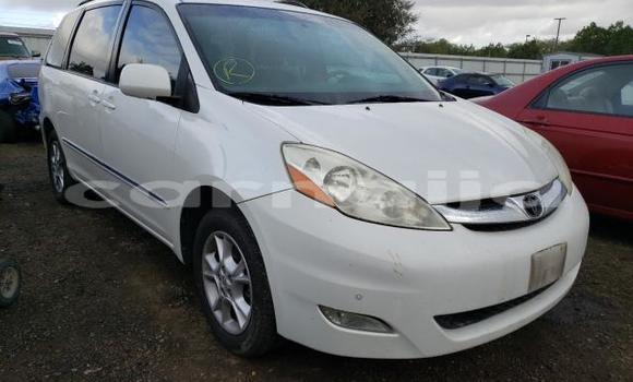Buy New Toyota Sienna White Car in Badagry in Lagos State