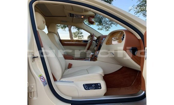 Acheter Import Voiture Bentley Continental Flying Spur Beige à Import - Dubai, État d'Abia Acheter Import Voiture Bentley Continental Flying Spur Beige à Import - Dubai, État d'Abia