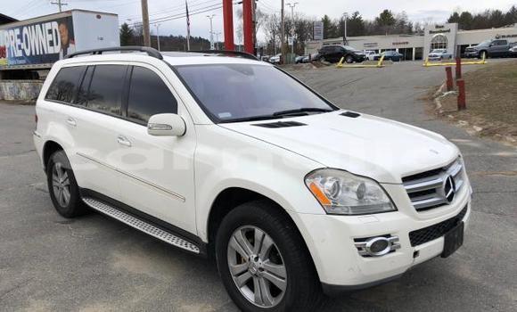 Acheter Neuf Voiture Mercedes-Benz ML–Class Blanc à Benin City, Edo Acheter Neuf Voiture Mercedes-Benz ML–Class Blanc à Benin City, Edo